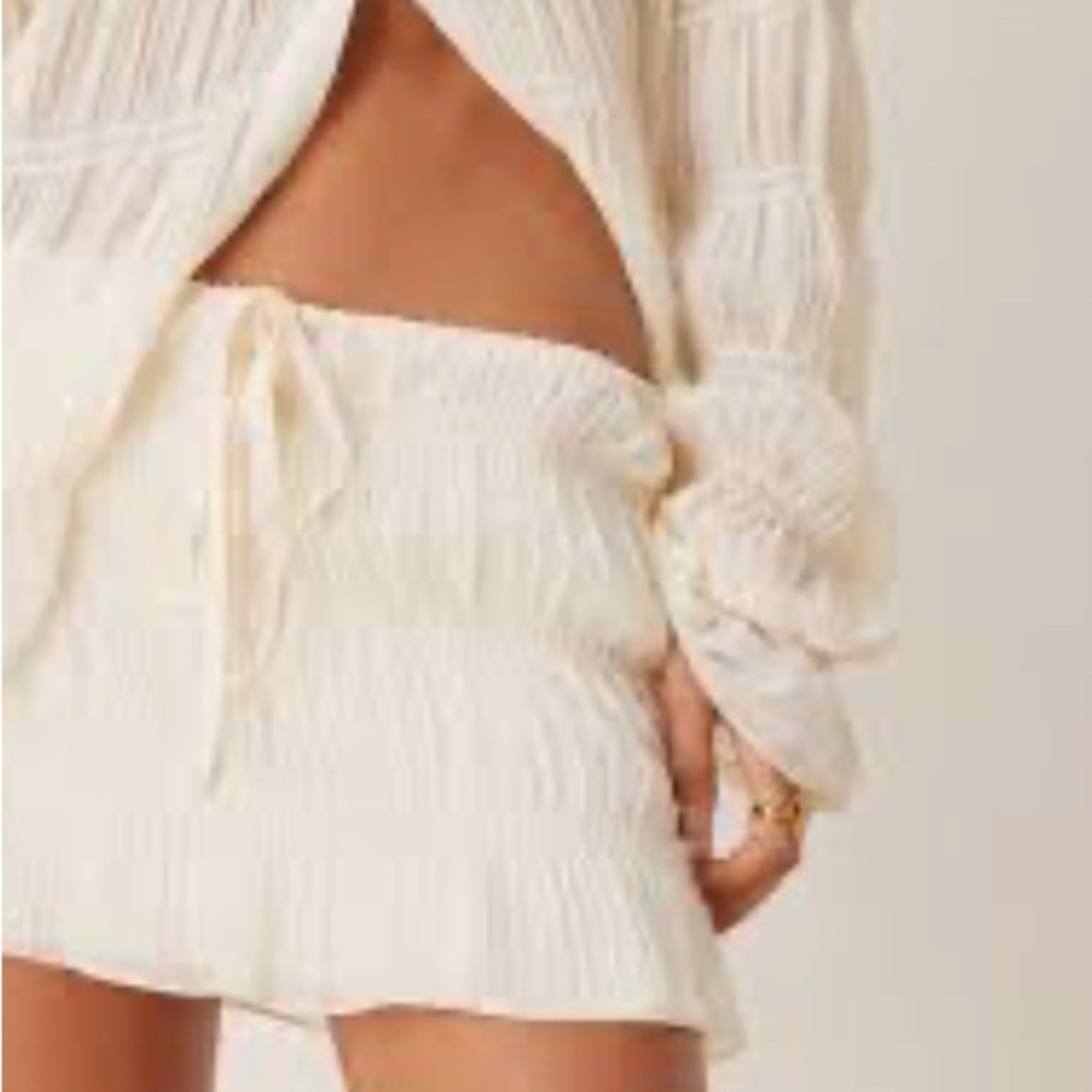 SNDYS Elegant Cream Skirt